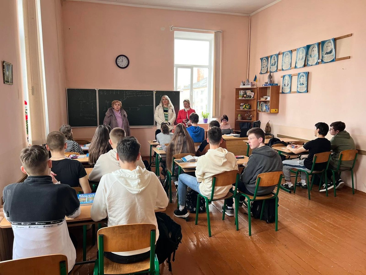 Вдало вибери  ПРОФЕСІЮ,   тоді щастя само тебе відшукає - Фото №11