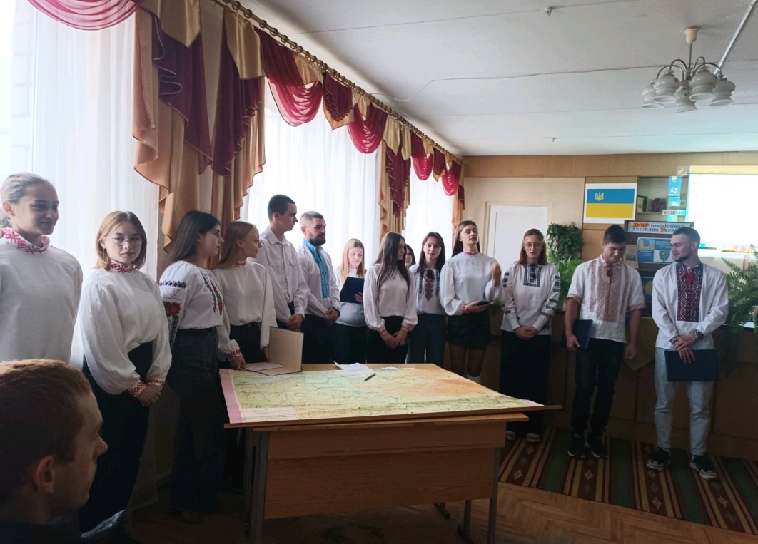 Щораз  вертається річниця, велика й славна,- Листопад! - Фото №2