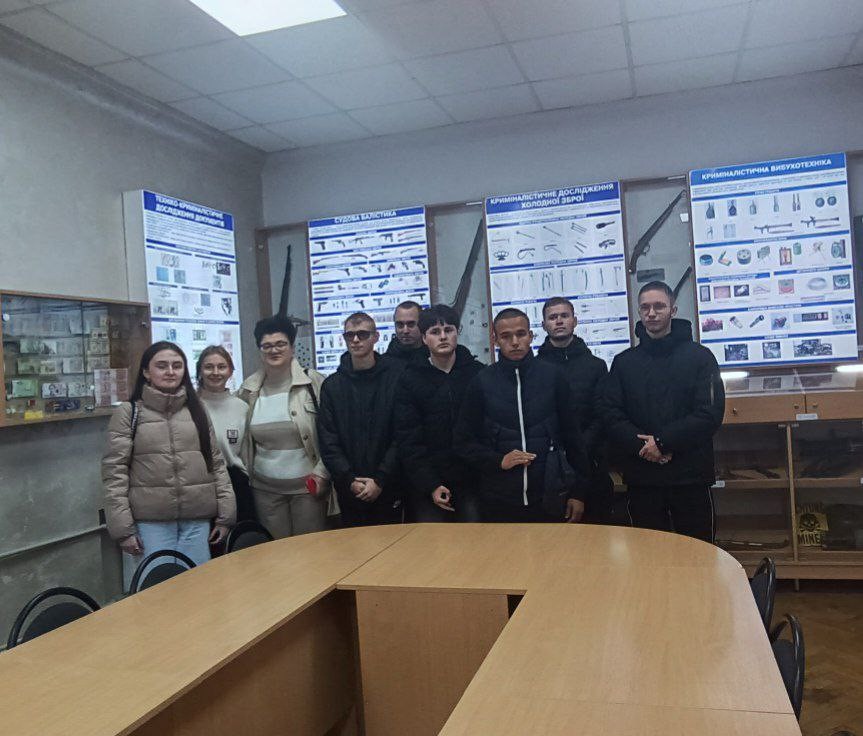 Служити  Закону і Україні - це почесно! 👮‍♂️ - Фото №1