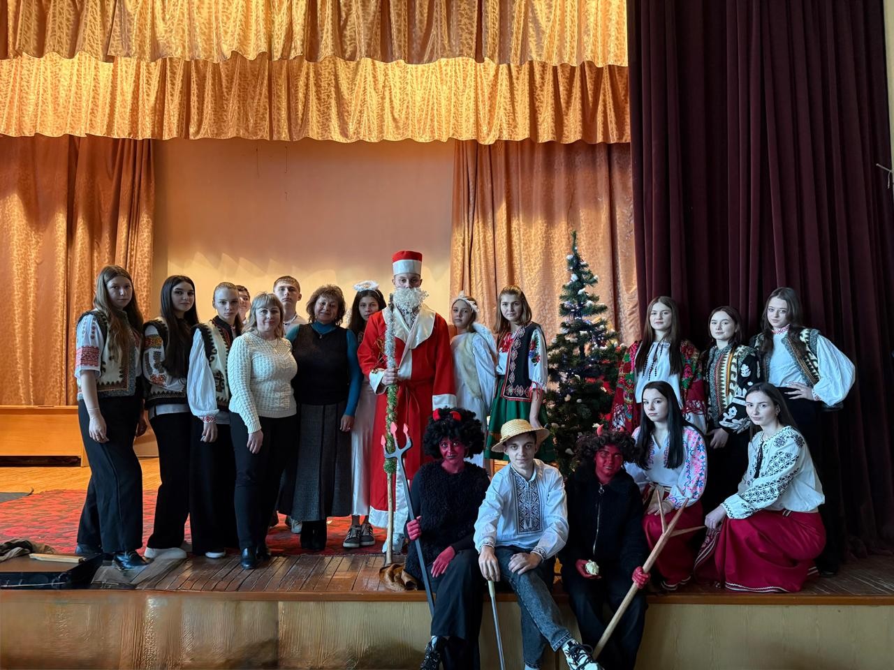 Миколай Святий приходить - щастя в кожен дім приводить! - Фото №1 Миколай Святий приходить - щастя в кожен дім приводить! - Фото №1