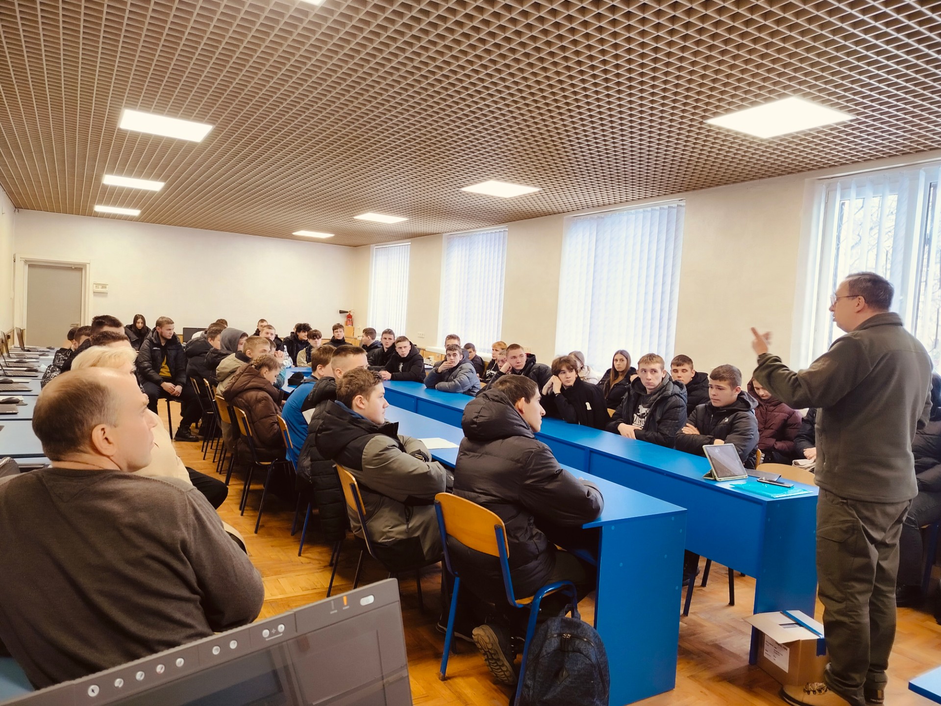 Сильний - не той, хто принижує, а той, хто захищає! - Фото №2