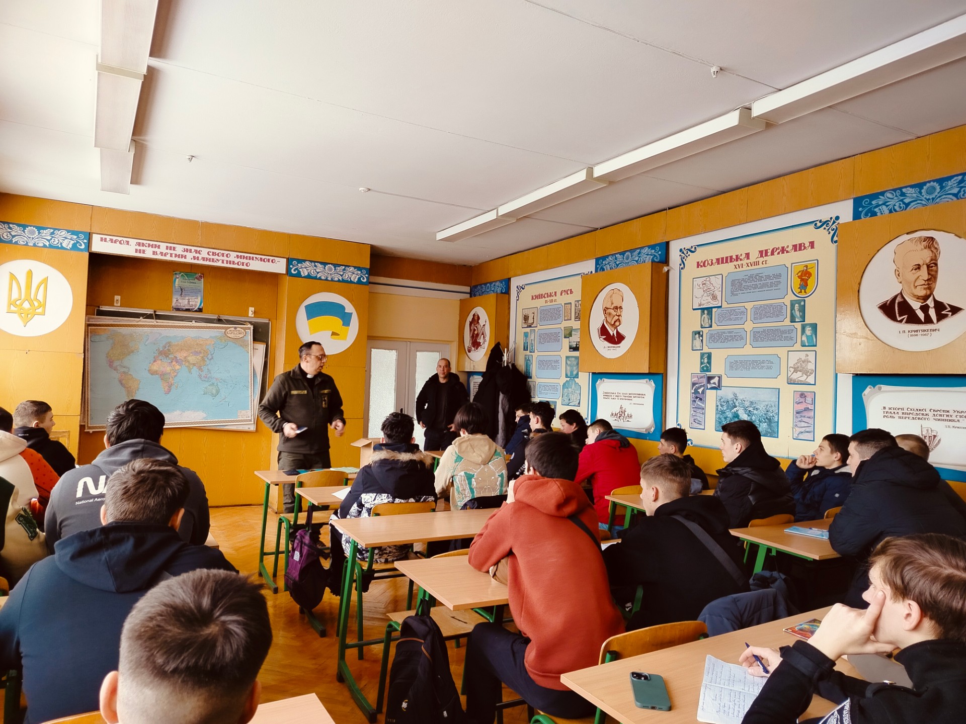 Сильний - не той, хто принижує, а той, хто захищає! - Фото №4