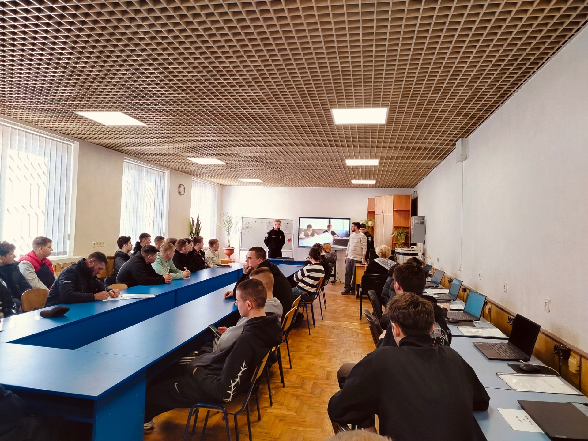 Честь, закон, відповідальність - основа сильної держави! - Фото №1 Честь, закон, відповідальність - основа сильної держави! - Фото №1