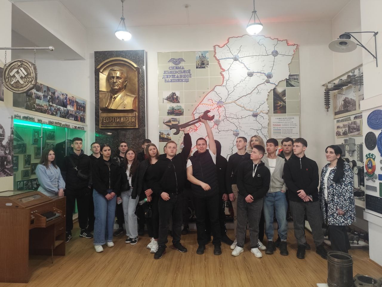 Залізниця - зв'язок поколінь - Фото №1 Залізниця - зв'язок поколінь - Фото №1