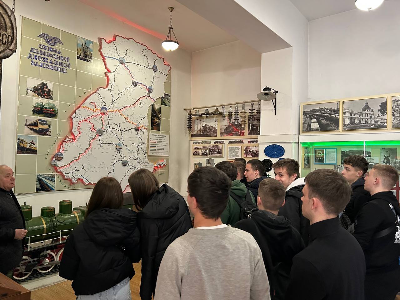 Залізниця - зв'язок поколінь - Фото №2 Залізниця - зв'язок поколінь - Фото №2