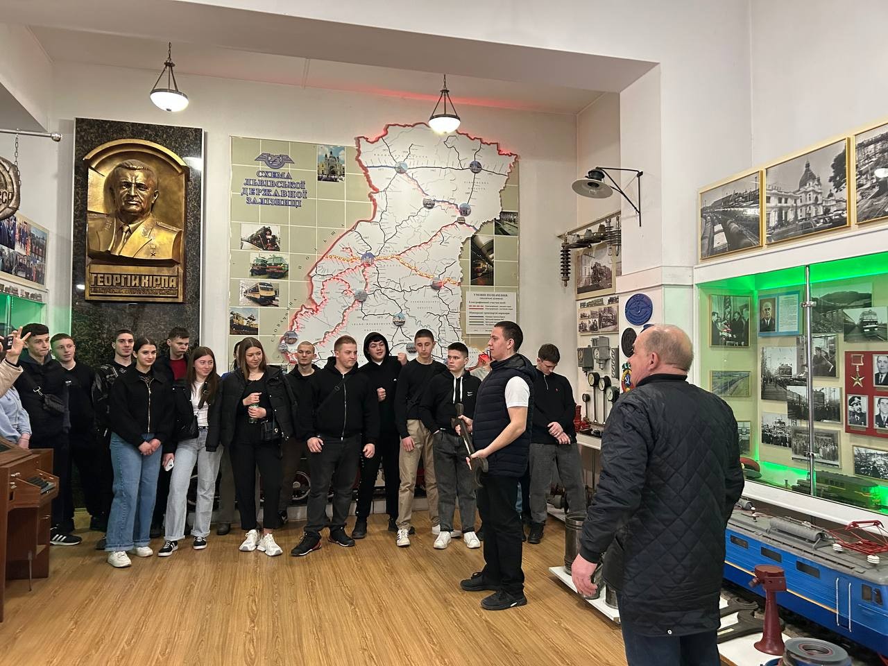 Залізниця - зв'язок поколінь - Фото №10 Залізниця - зв'язок поколінь - Фото №10