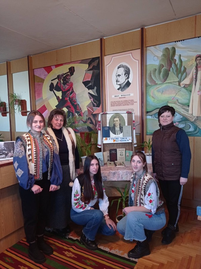 Рідне слово - гарне, як лісова пісня, і тверде, як криця! Рідне слово - гарне, як лісова пісня, і тверде, як криця!