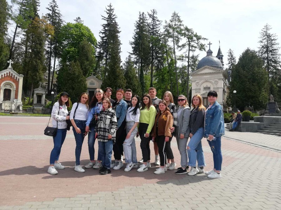Вічна слава безсмертю хоробрих!